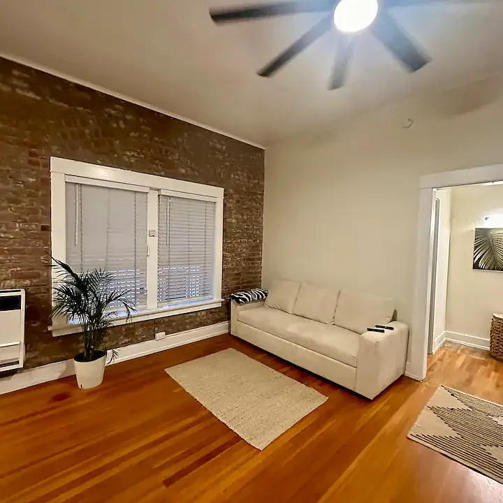 325 W 3rd St #106