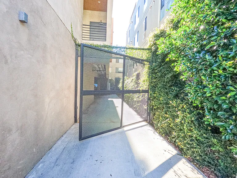 11254 Mississippi Ave #104A — Photo 37