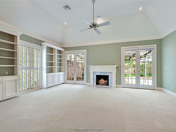 3rd image of 1316 Lyndhurst Dr