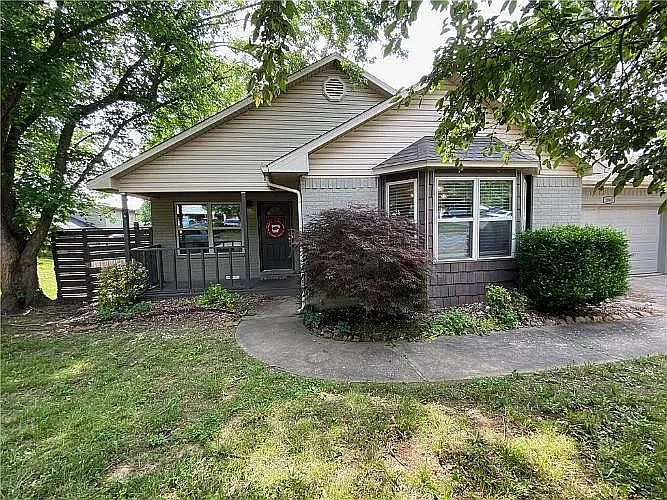 1863 N Hunters Rdg — Photo 24