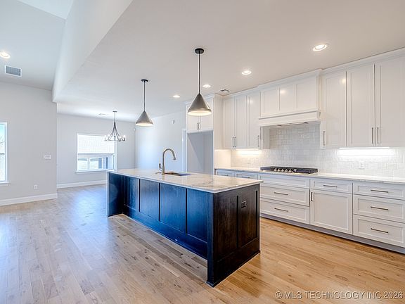 5th image of 3020 S 7th Pl