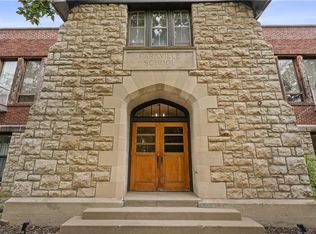 1201 Main St, Parkville, MO 64152