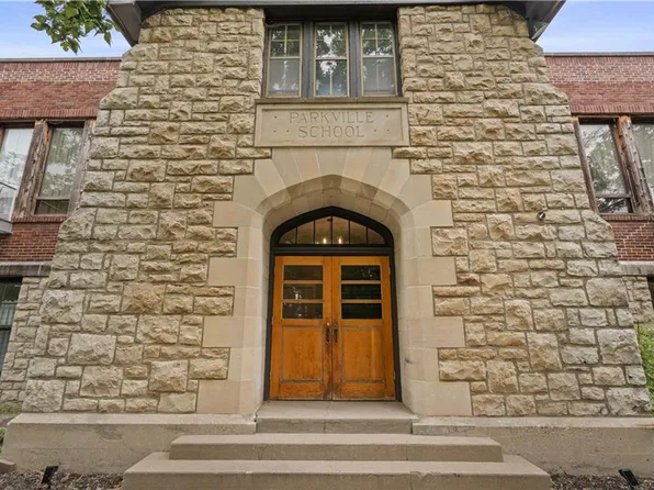 1201 Main St, Parkville, MO 64152