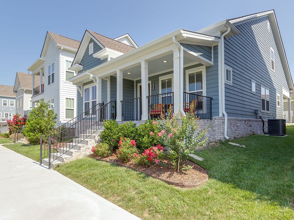 1st image of 1004 Stoneleigh Ln