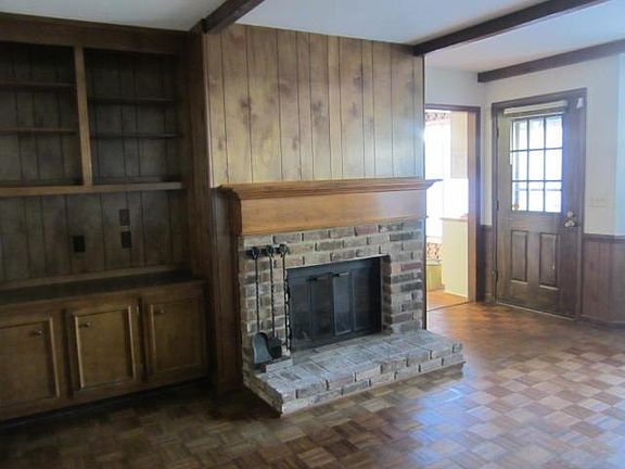 5th image of 1127 E Northfield Blvd