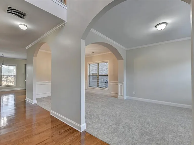 522 Suwanee Oaks Dr — Photo 7