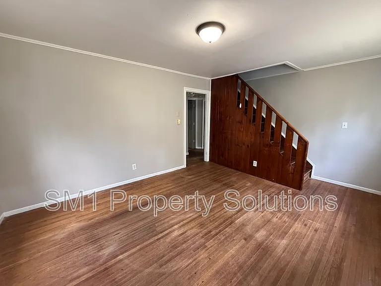1036 Nancy Ln SE — Photo 3