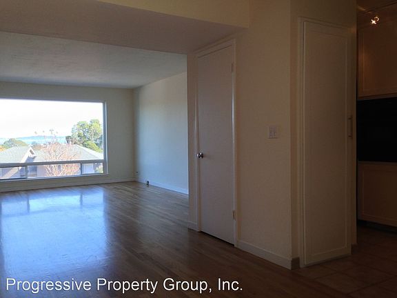 3rd image of 231 Corte Madera Ave APT 1