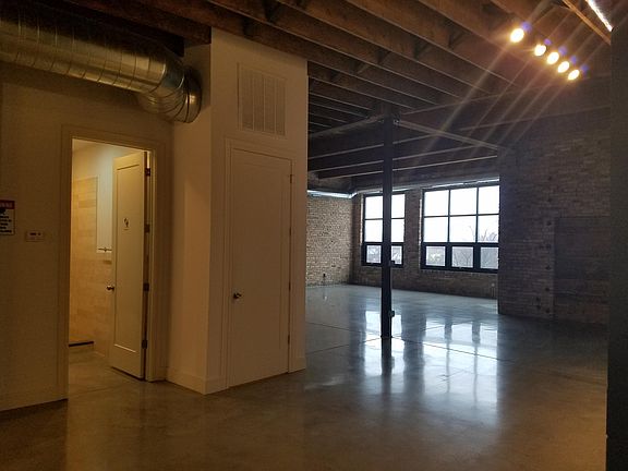 3rd image of 2614 W North Ave #4N