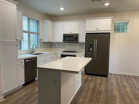 4th image of 887 Pear Ct