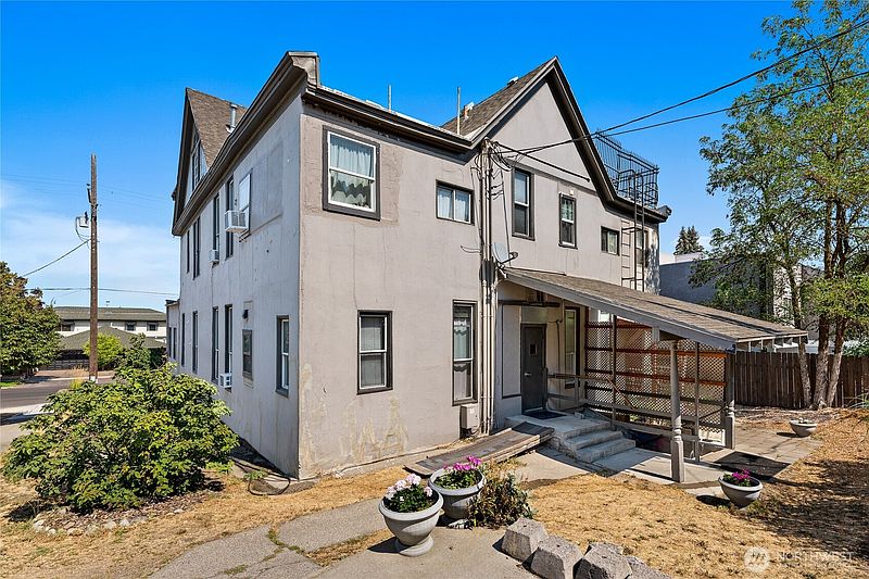 4th image of 1927 W Riverside Avenue