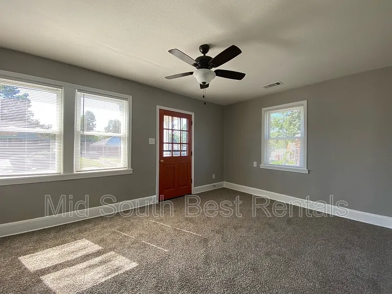 Building Photo - 1348 Chadwick Cir