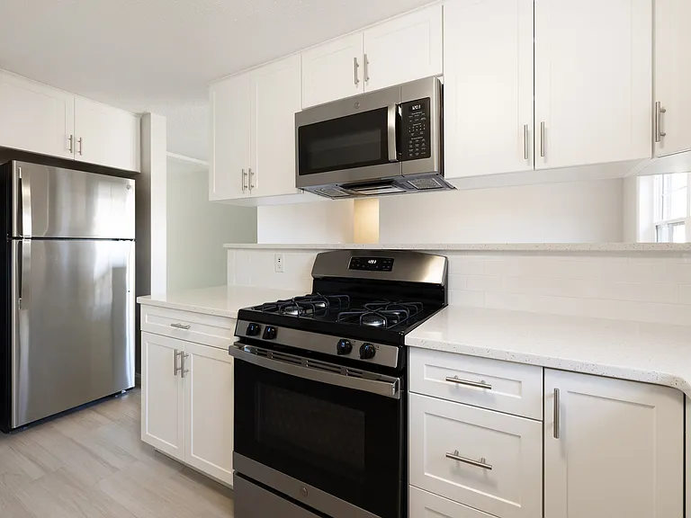 2 Bedford Rd #12 — Photo 1