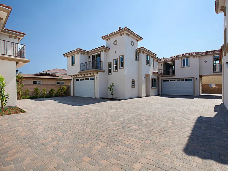 17910 Jersey Ave #E — Photo 1