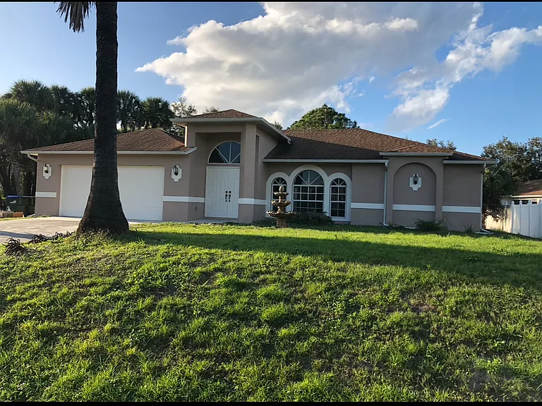 3129 Oceanside St — Photo 2