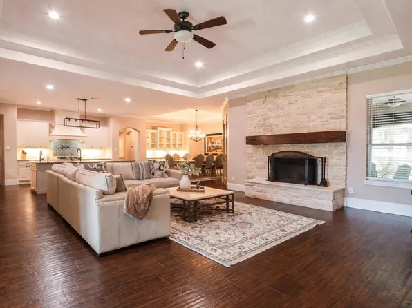 1682 Opal Trl, Willis, TX 77378