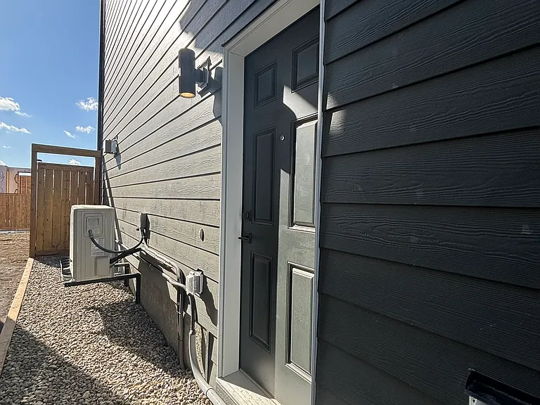 209 Magnolia Mnr SE #B — Photo 2
