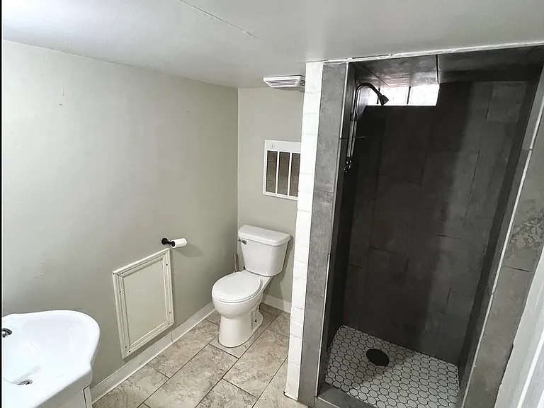 107 S Albert St #2 — Photo 5