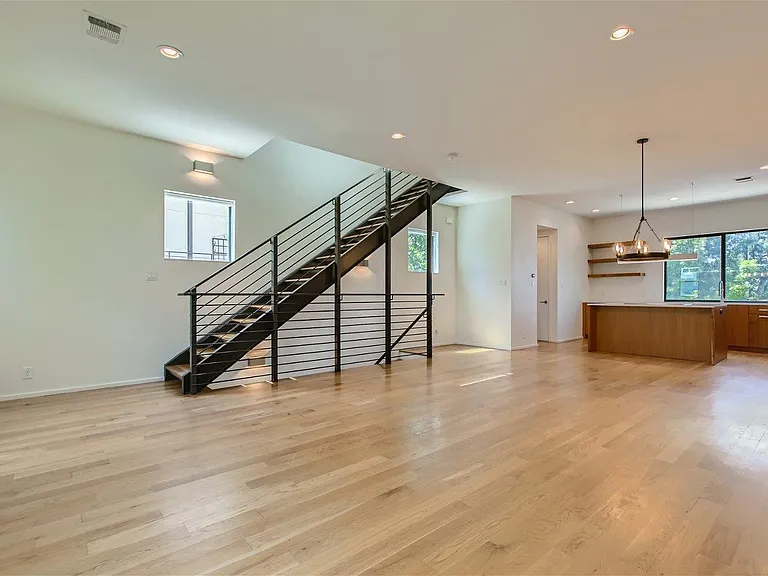 707 Cardinal Ln #L2 — Photo 4