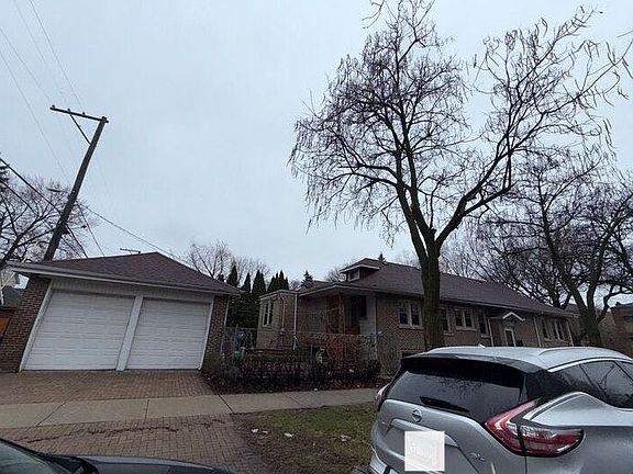 3rd image of 4945 N California Ave