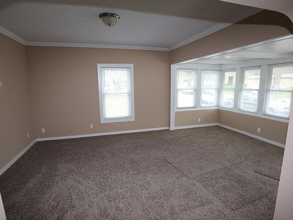 2nd image of 814 Hancock St SE