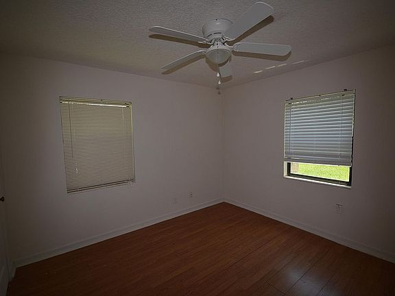 3rd image of 3527 Rockwood Dr