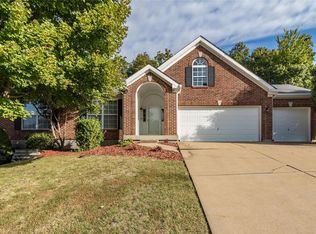 3227 Ridgetop View Dr, Saint Louis, MO 63129