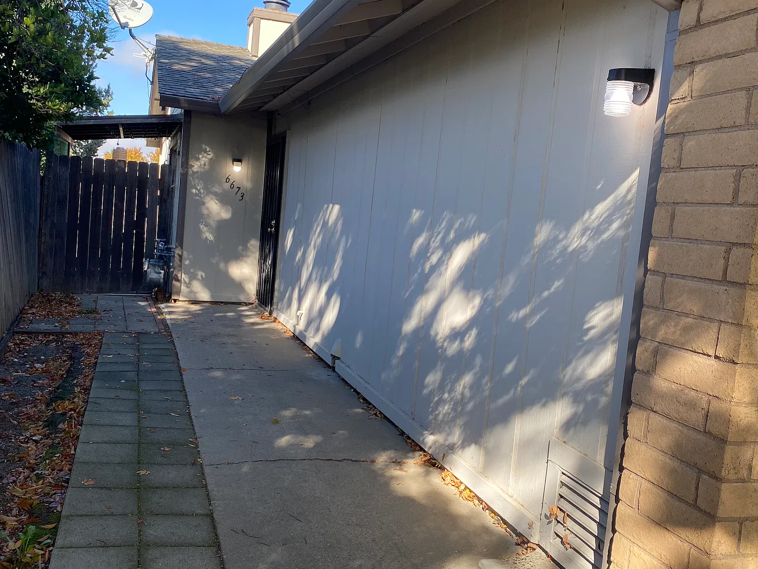 6673 Hillsdale Blvd — Photo 2