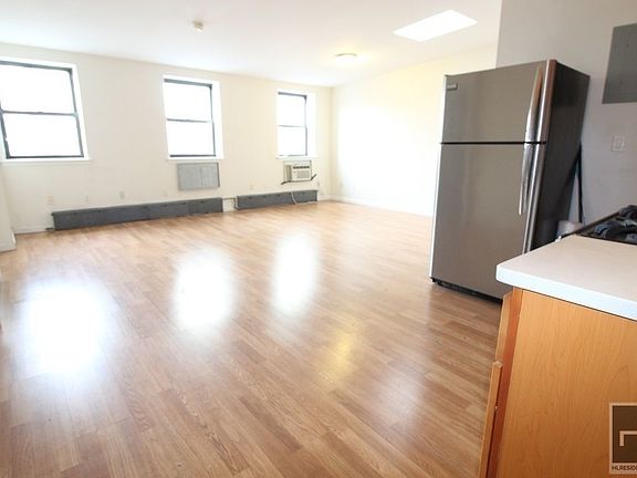 3rd image of 216 Hoyt St APT 3R