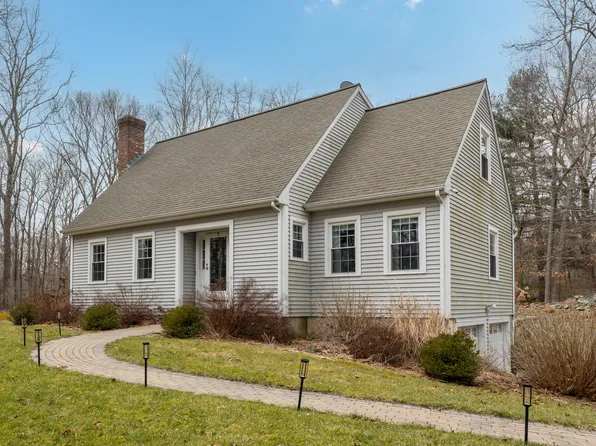 31 Carter Hill Road, Clinton, CT 06413