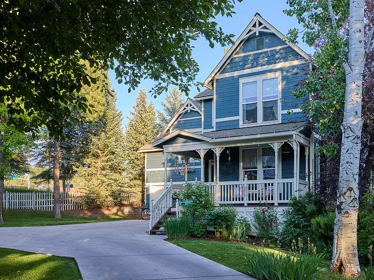 38 Ferguson Dr — Photo 2