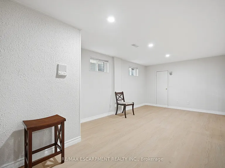 1926 Reiss Ct — Photo 13