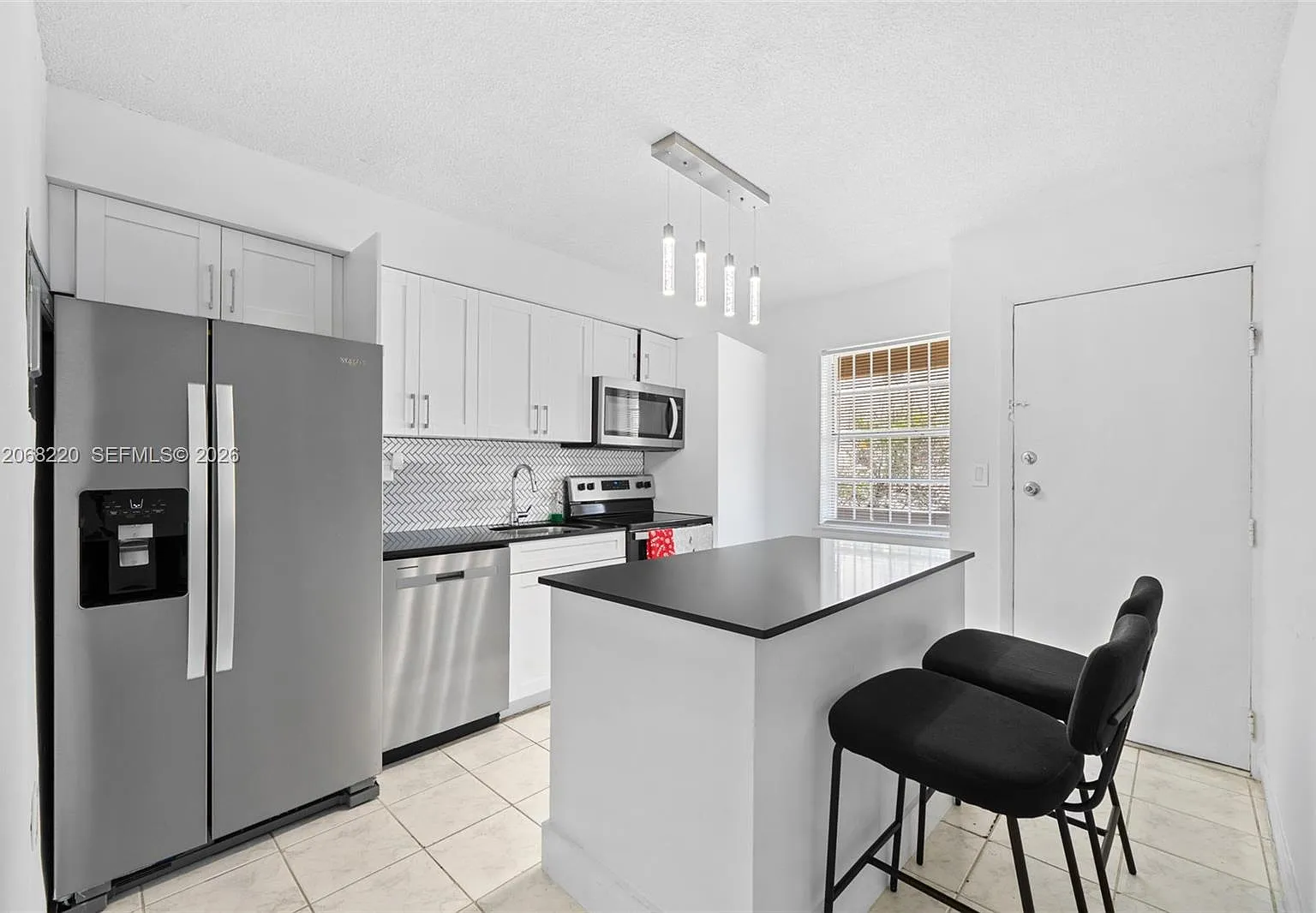 Fifth Avenue Condo — Photo 4