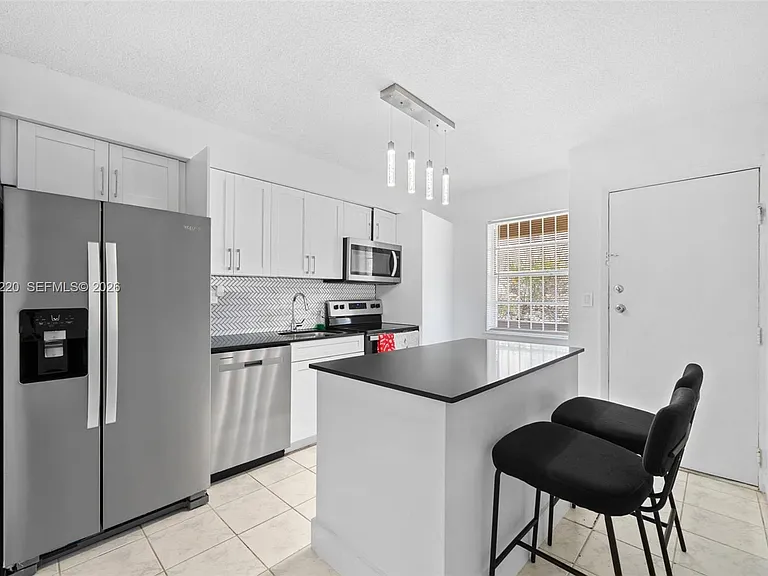 515 SW 3rd St #6 — Photo 4