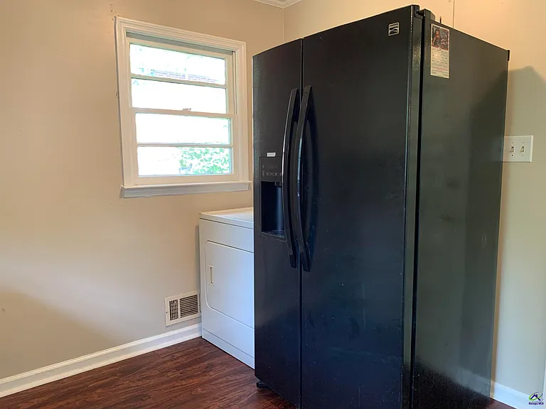 3240 Commodore Dr — Photo 9