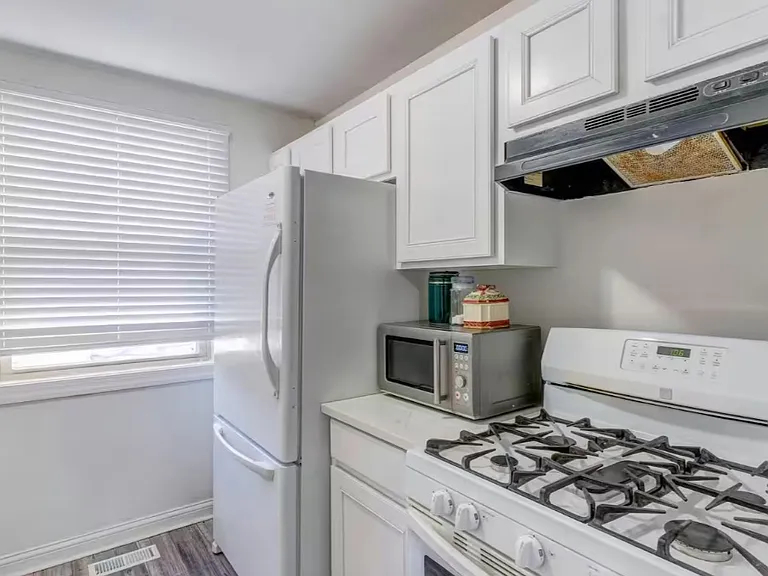 3801 S Calumet Ave — Photo 3