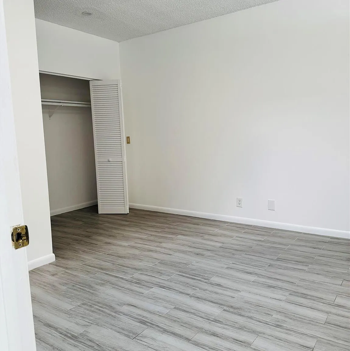 1 bed, 1.0 bath, 5665 sqft, $2,100 — Photo 2