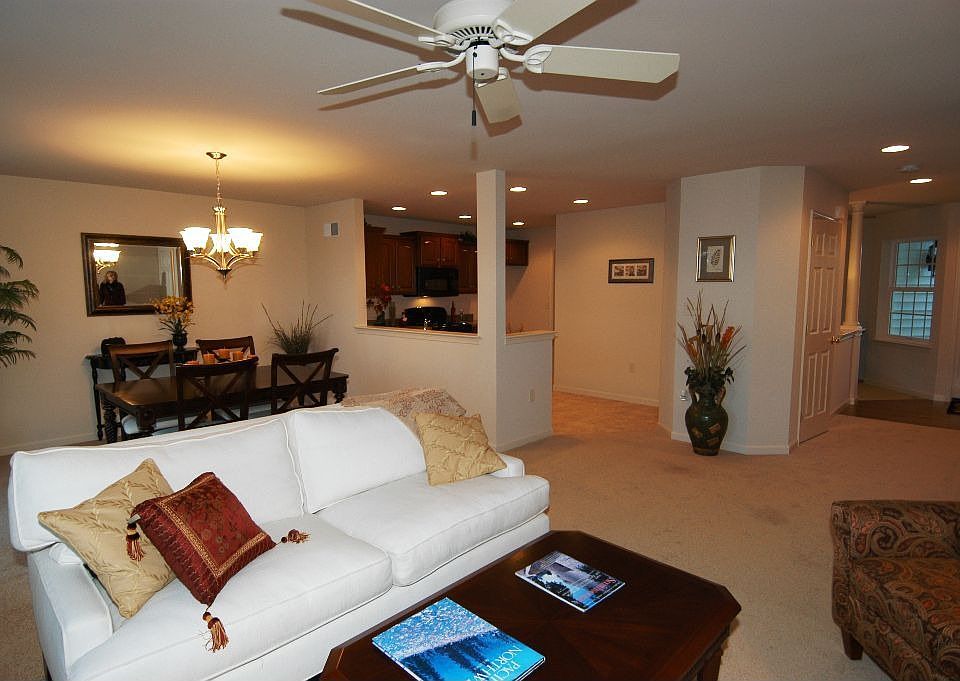 LR of similar model home