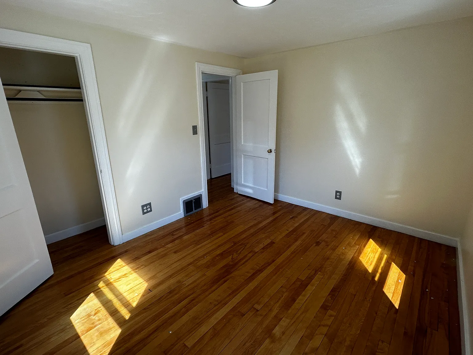 2 bed, 900 sqft, $2,000 — Photo 4