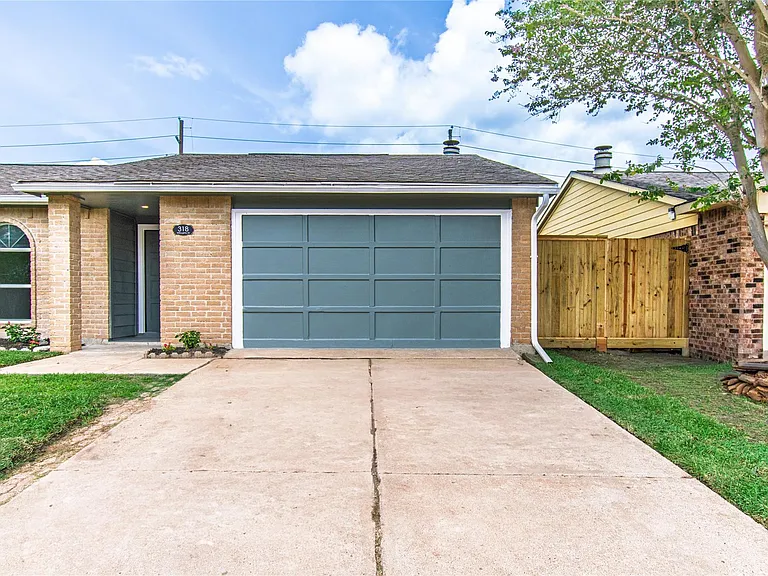 318 Willoughby Dr — Photo 2