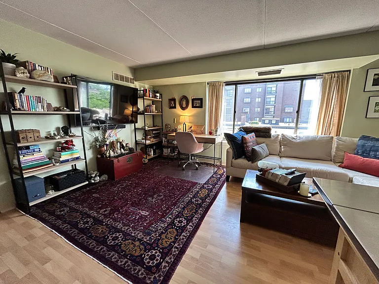 1243 Beacon St #6E — Photo 2