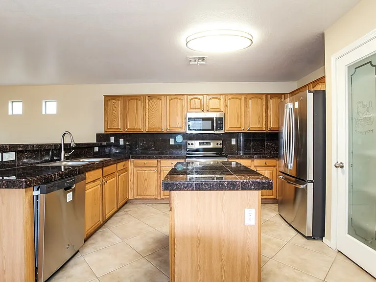 17423 W Watson Ln — Photo 6