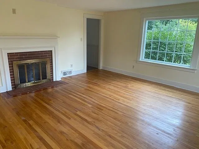 3 bed, 3.0 bath, 2279 sqft, $2,200 — Photo 1