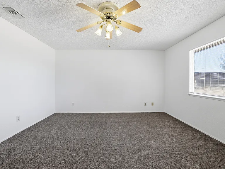 9837 E Avenue R10 — Photo 12