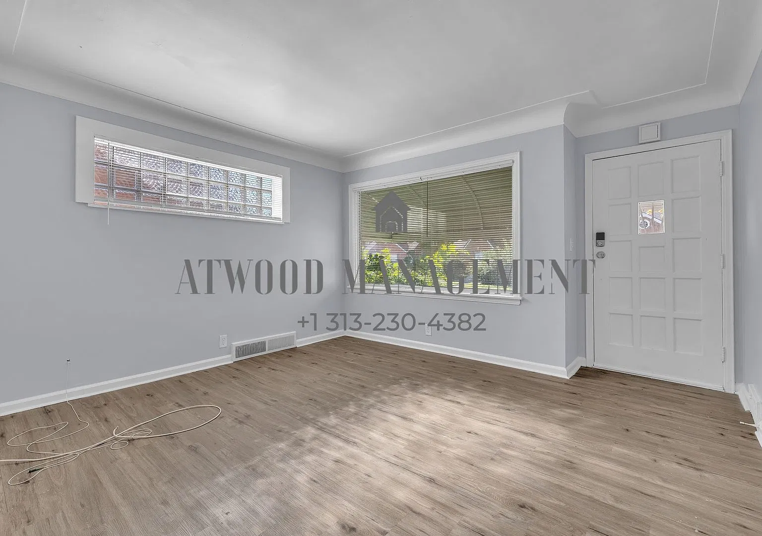 This beautifully updated 3-bedroom, 1-bath single-family home is ready for move-in! — Photo 2