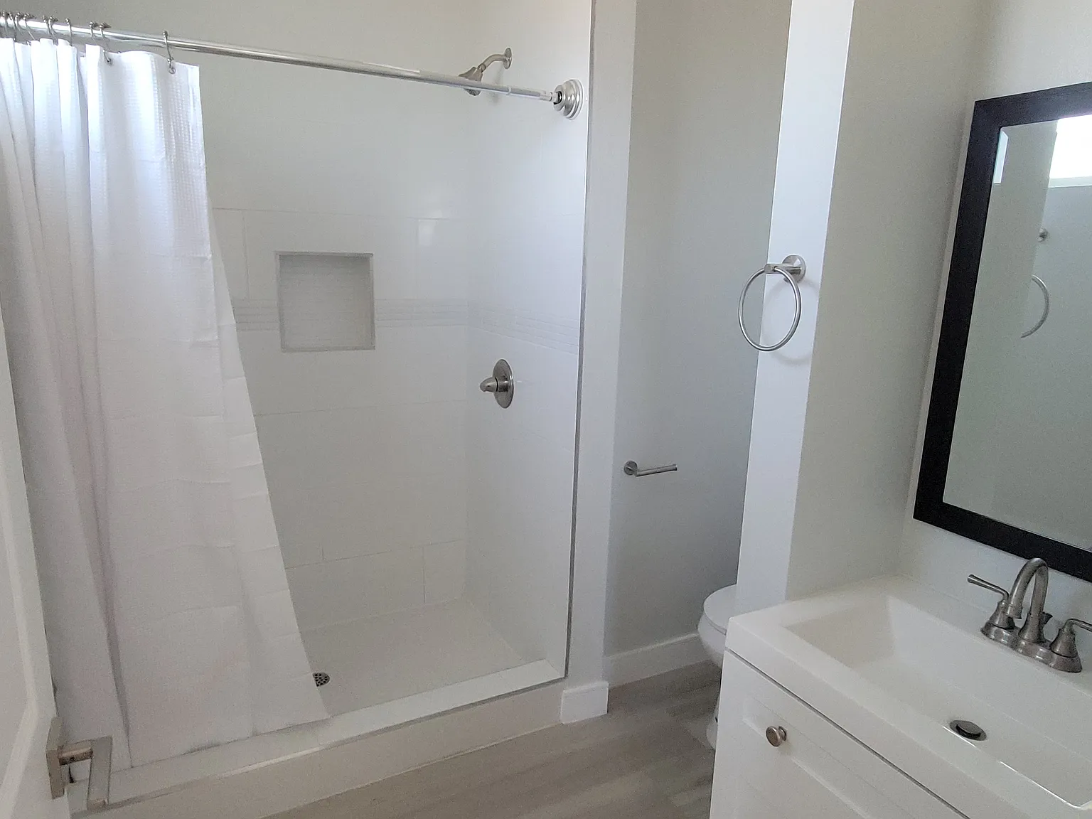 2466 Iowa Ave — Photo 4