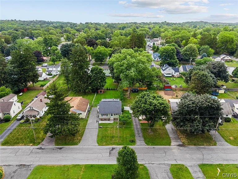211 Windemere Rd — Photo 32