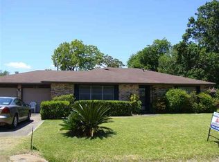 3909 Russell St, Groves, TX 77619