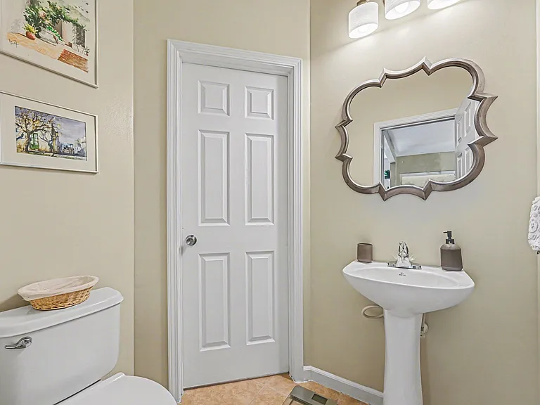 1706 Dallas Ave — Photo 10