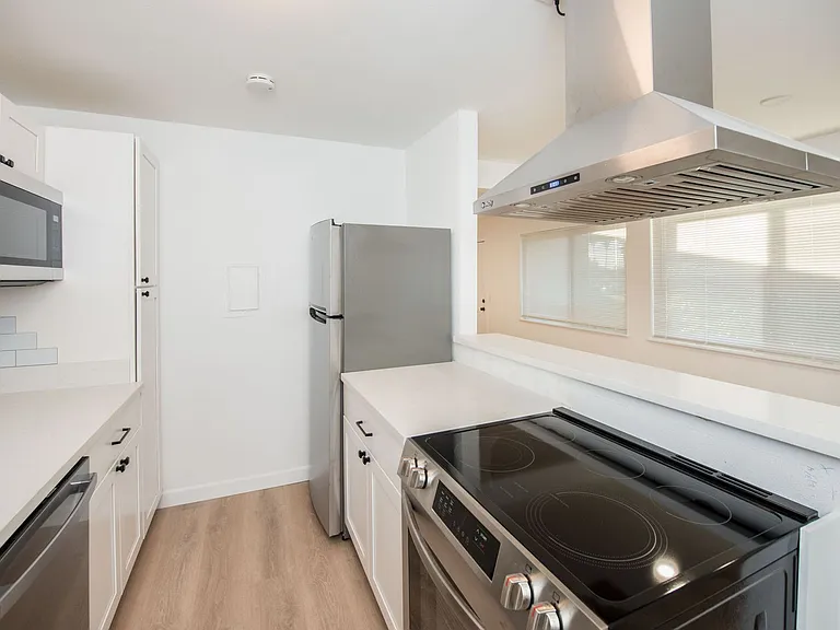 2910 Peppertree Ln — Photo 10